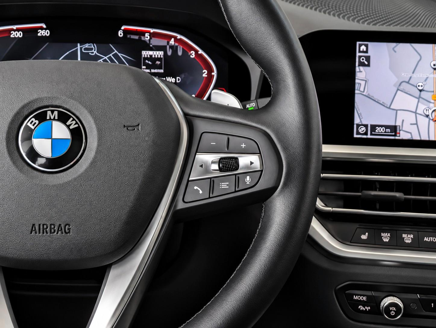 BMW 330d xDrive SAG LUXURY LEDER VIRTUAL  PANO LED