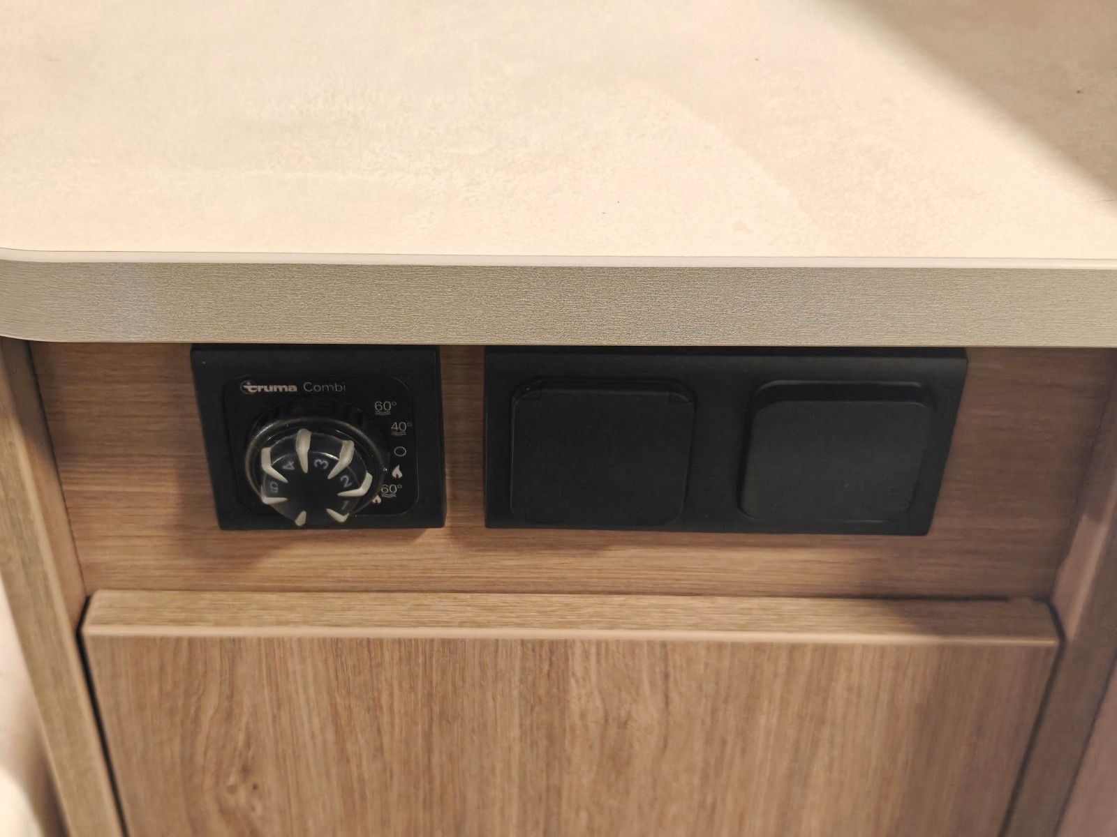 Fahrzeugabbildung Carado T-135 - SAT, TV, 2x Batterie, Solar, Automatik!