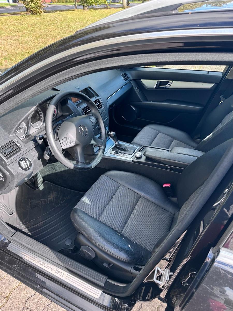 Mercedes-Benz C350 2009 — photo 9
