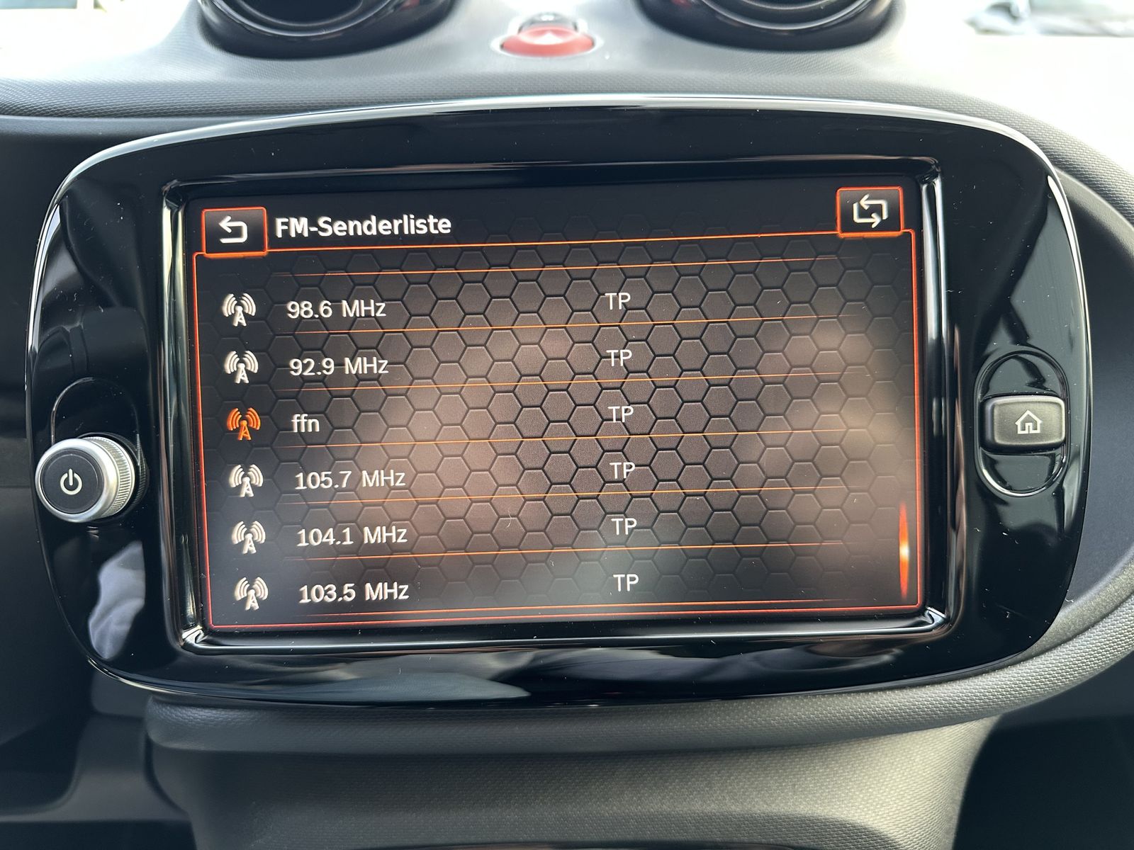 Fahrzeugabbildung Smart ForTwo EQ Coupé CARPLAY+TEMPOMAT+DAB-RADIO+1HD