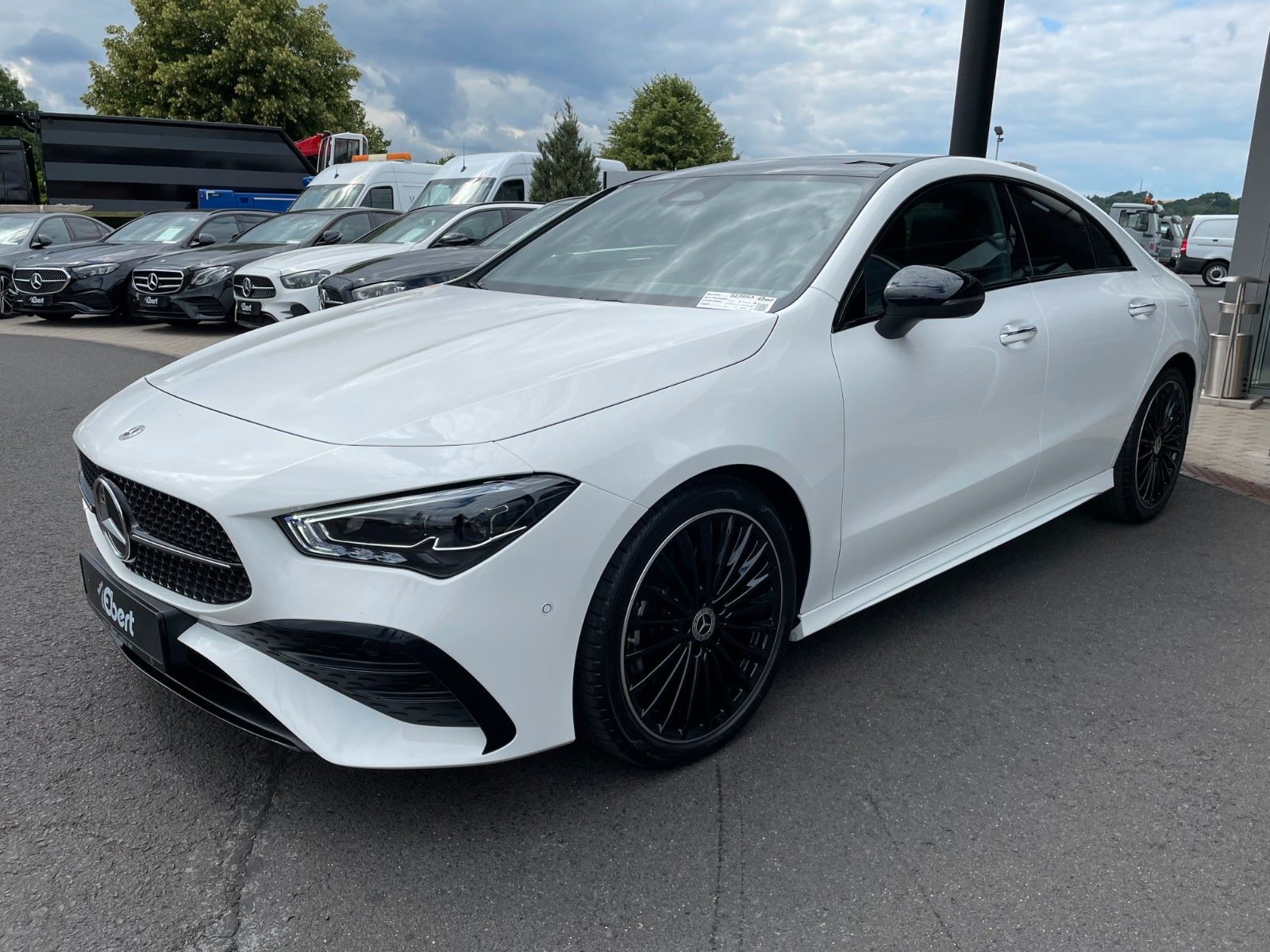 Fahrzeugabbildung Mercedes-Benz CLA 200 AMG Pano+R-Kamera+19"+TOTW+DISTR+MULITBE