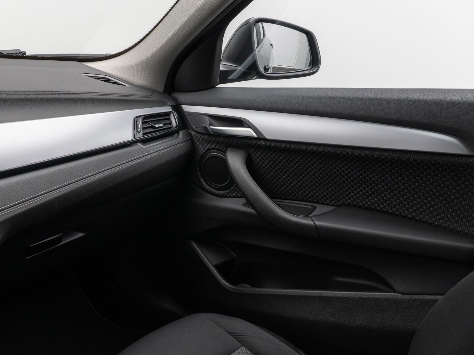 Fahrzeugabbildung BMW X2 xD25e Kamera DAB Lordos Geschwindigkeitsreg