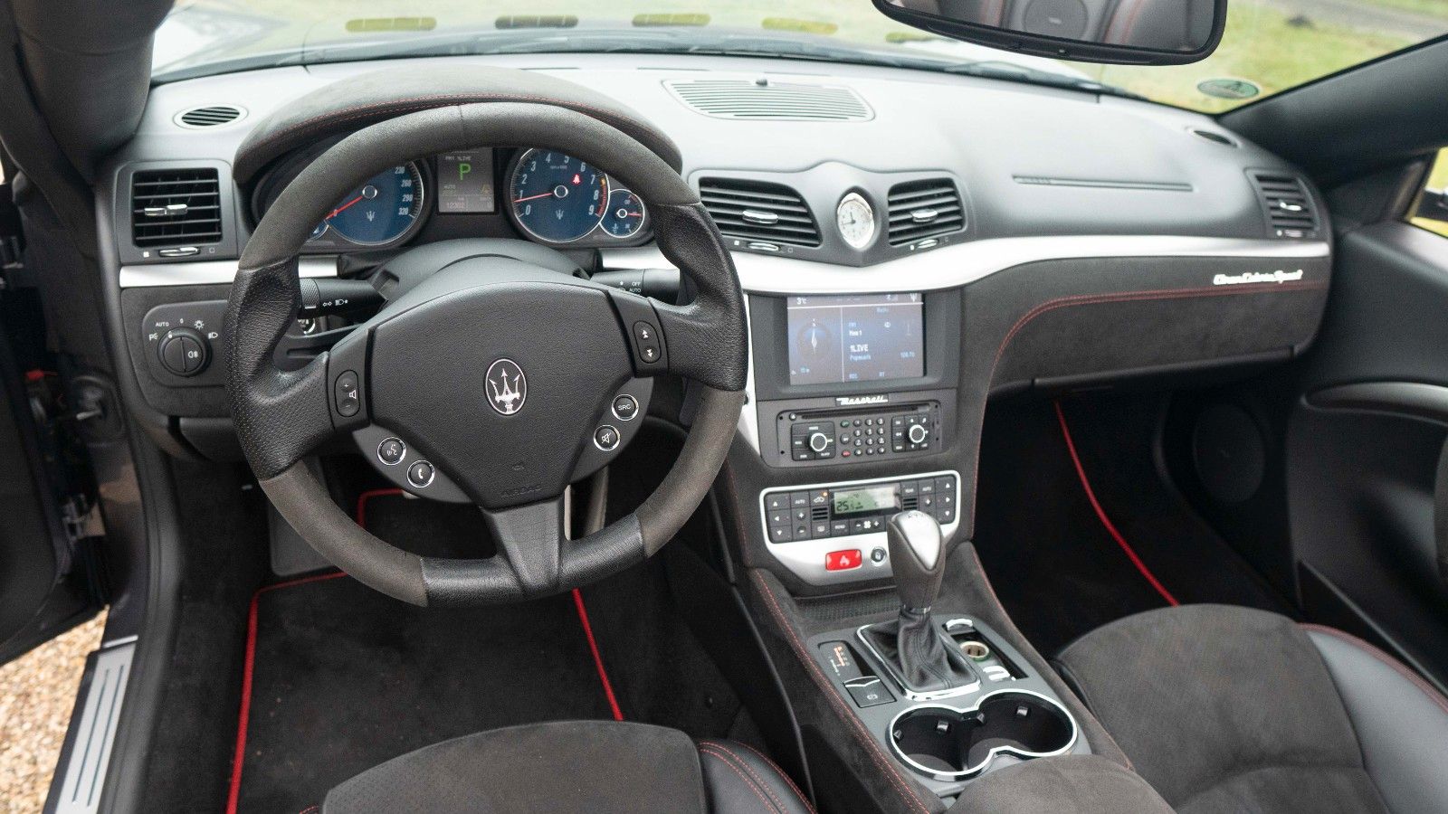 Fahrzeugabbildung Maserati GranCabrio 4.7 V8 Sport/Deutsch/SH lückenlos