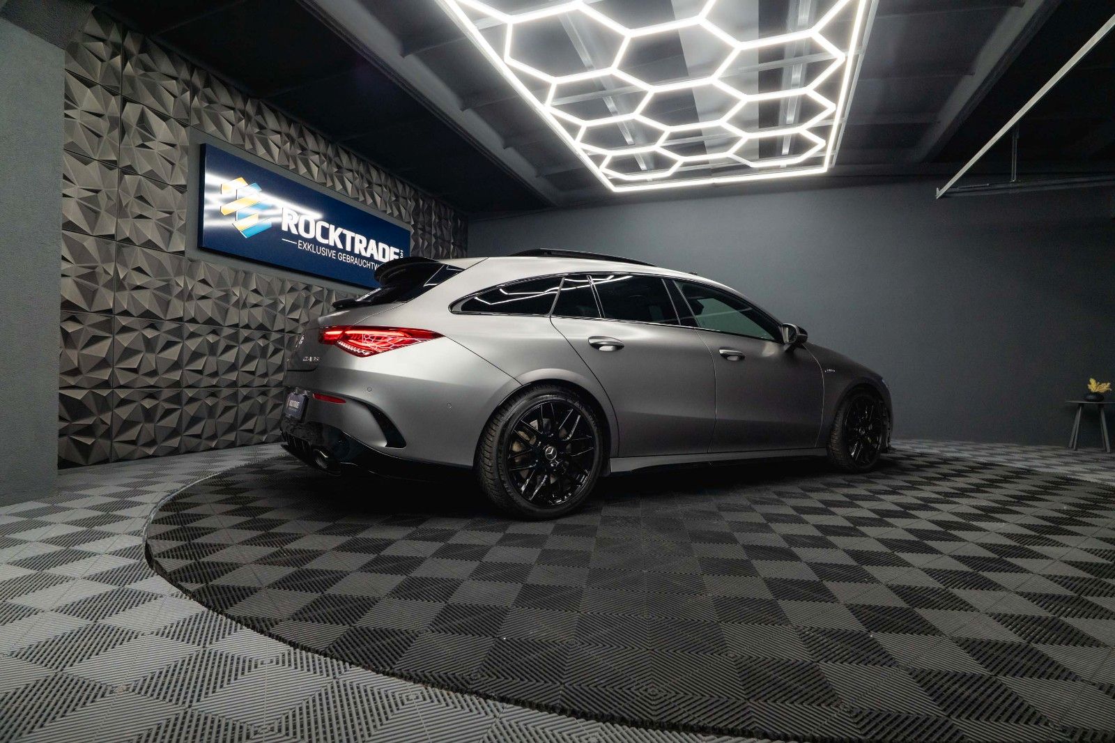 Fahrzeugabbildung Mercedes-Benz CLA 35 AMG 4Matic Performance Night-Paket | Pano