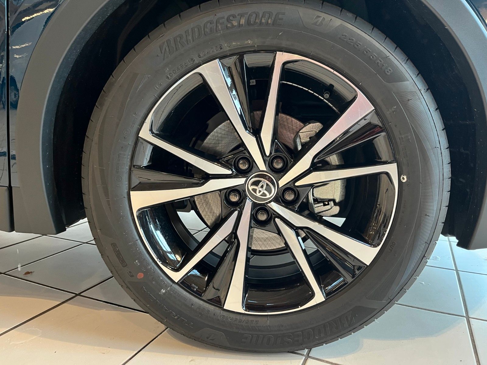 Fahrzeugabbildung Toyota C-HR Hybrid FWD Teamplayer / Technik-Paket