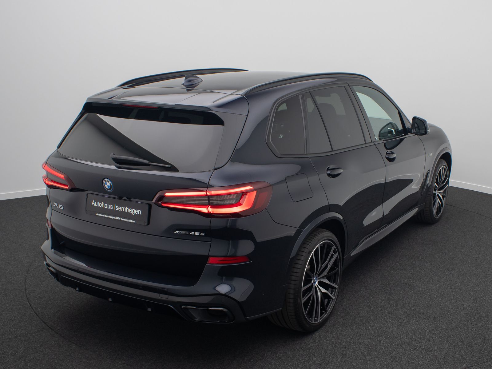 Fahrzeugabbildung BMW X5 xD45e M Sport HUD AHK DAB 360° Laser 22Zoll