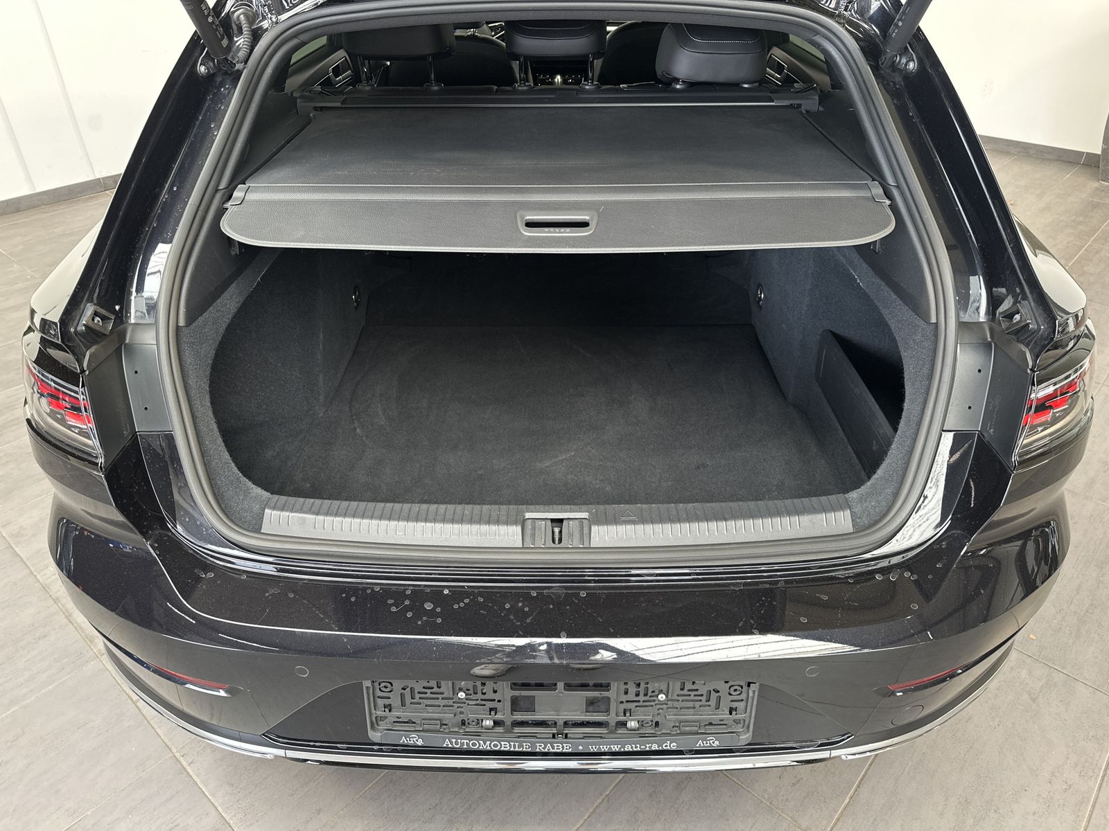 Fahrzeugabbildung Volkswagen Arteon 2.0 TSI DSG R-Line NAV+MATRIX+ACC+VCOCK