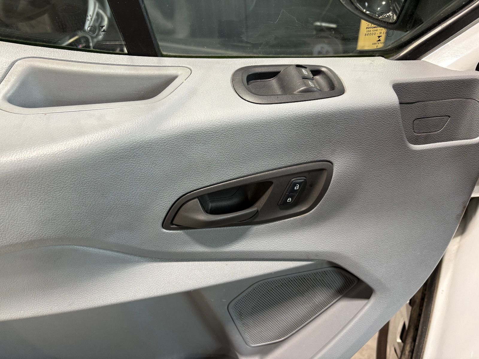 Fahrzeugabbildung Ford Transit Kasten 330 L2 H2Trend/3-SITZ/PDC/KLIMA/