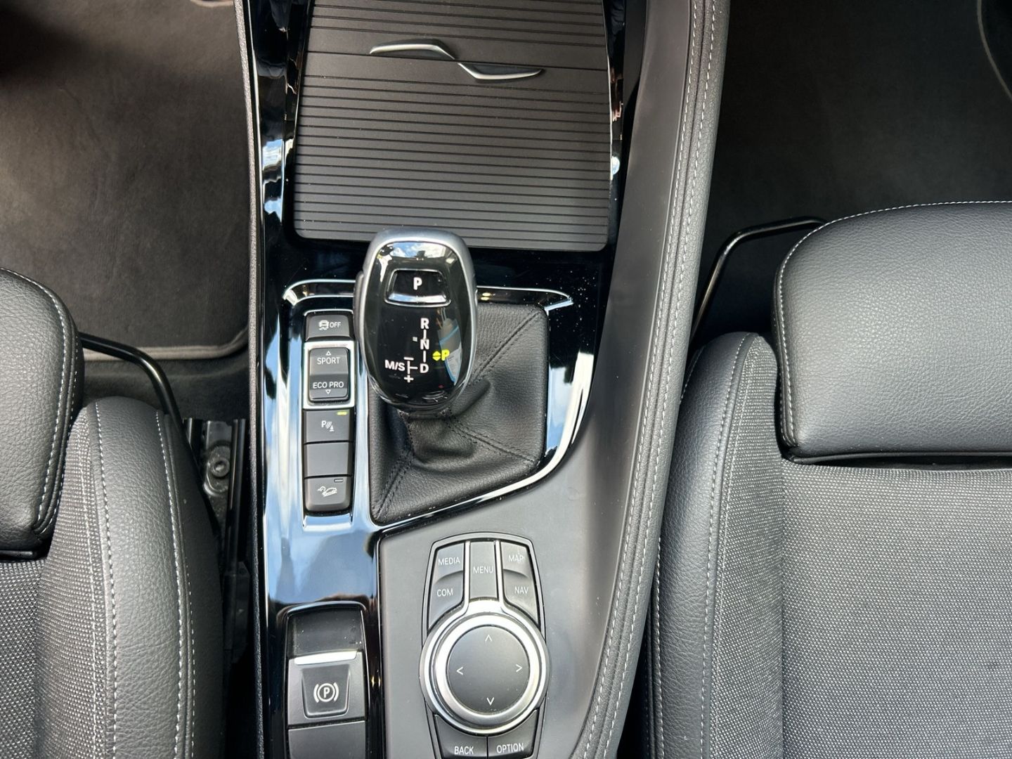 Fahrzeugabbildung BMW X1 20i xDrive,SportLine,AHK,Rückfahrk.,H&KSound,