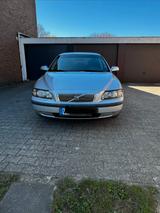 Volvo V70 II (2002) Gepflegter Kombi, TÜV 10/27 - Volvo V70 20V mit Benzin-Antrieb
