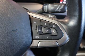 Volkswagen Golf VIII 2.0 TDI Active HUD+AID+MATRIX+PANO+AHK