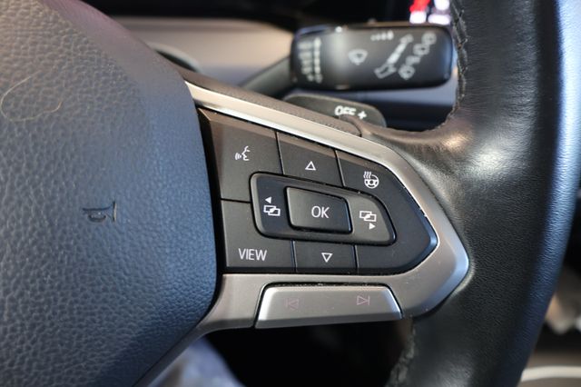 Volkswagen Golf VIII 2.0 TDI Active HUD+AID+MATRIX+PANO+AHK