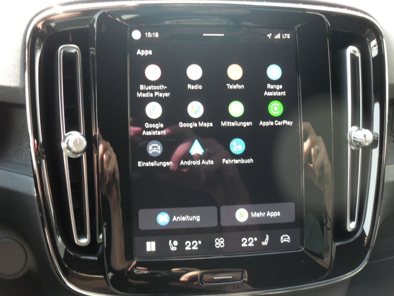 Fahrzeugabbildung Volvo XC 40 Plus Recharge Pure Electric 2WD |AHK | LED