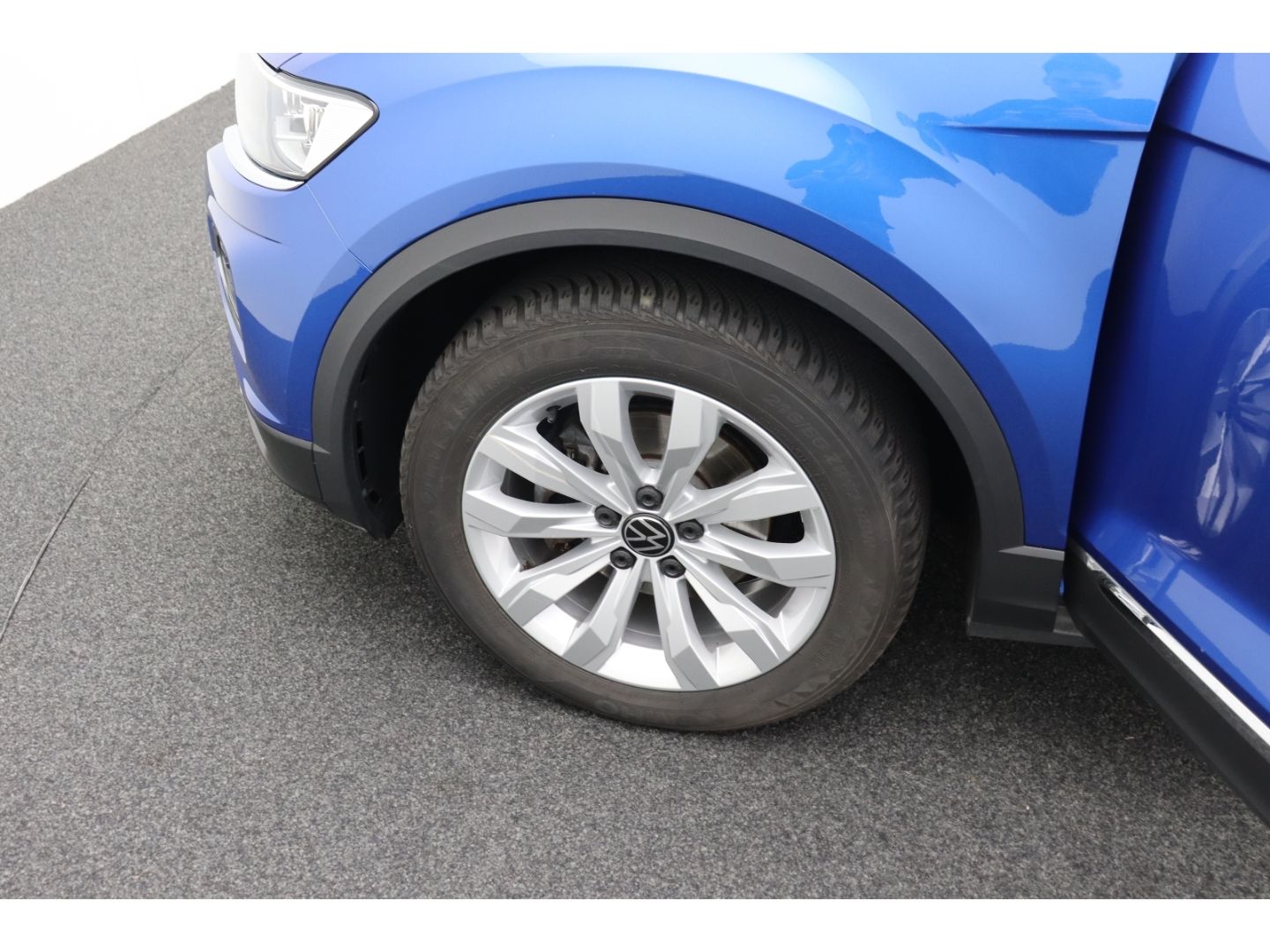 Fahrzeugabbildung Volkswagen T-Roc 1.5 Sport Pano Standheiz ACC SHZ Kamera