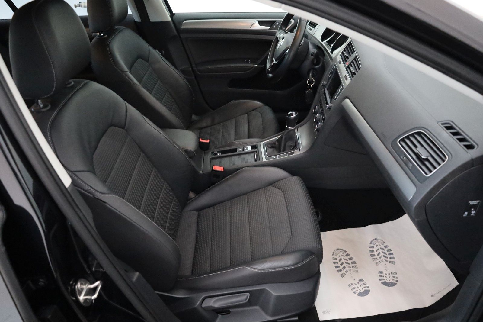 Fahrzeugabbildung Volkswagen Golf VII Lim.Comfortline BMT,T.Leder,Navi,SH,PDC