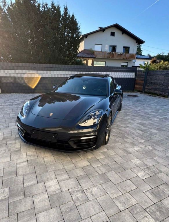 Image of Porsche Panamera