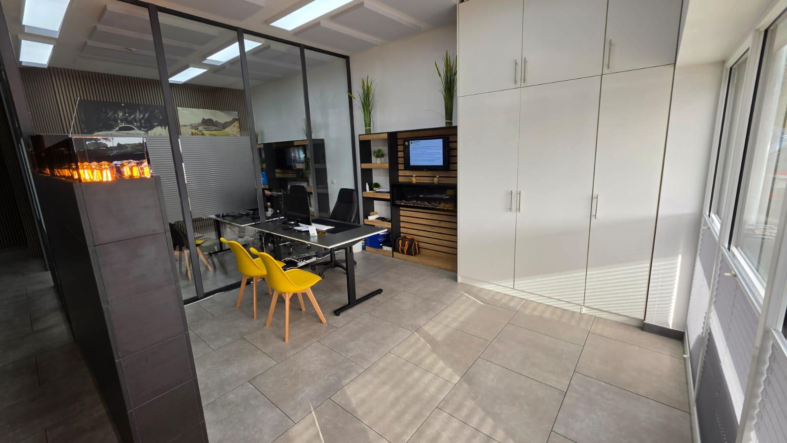 showroom-image-top