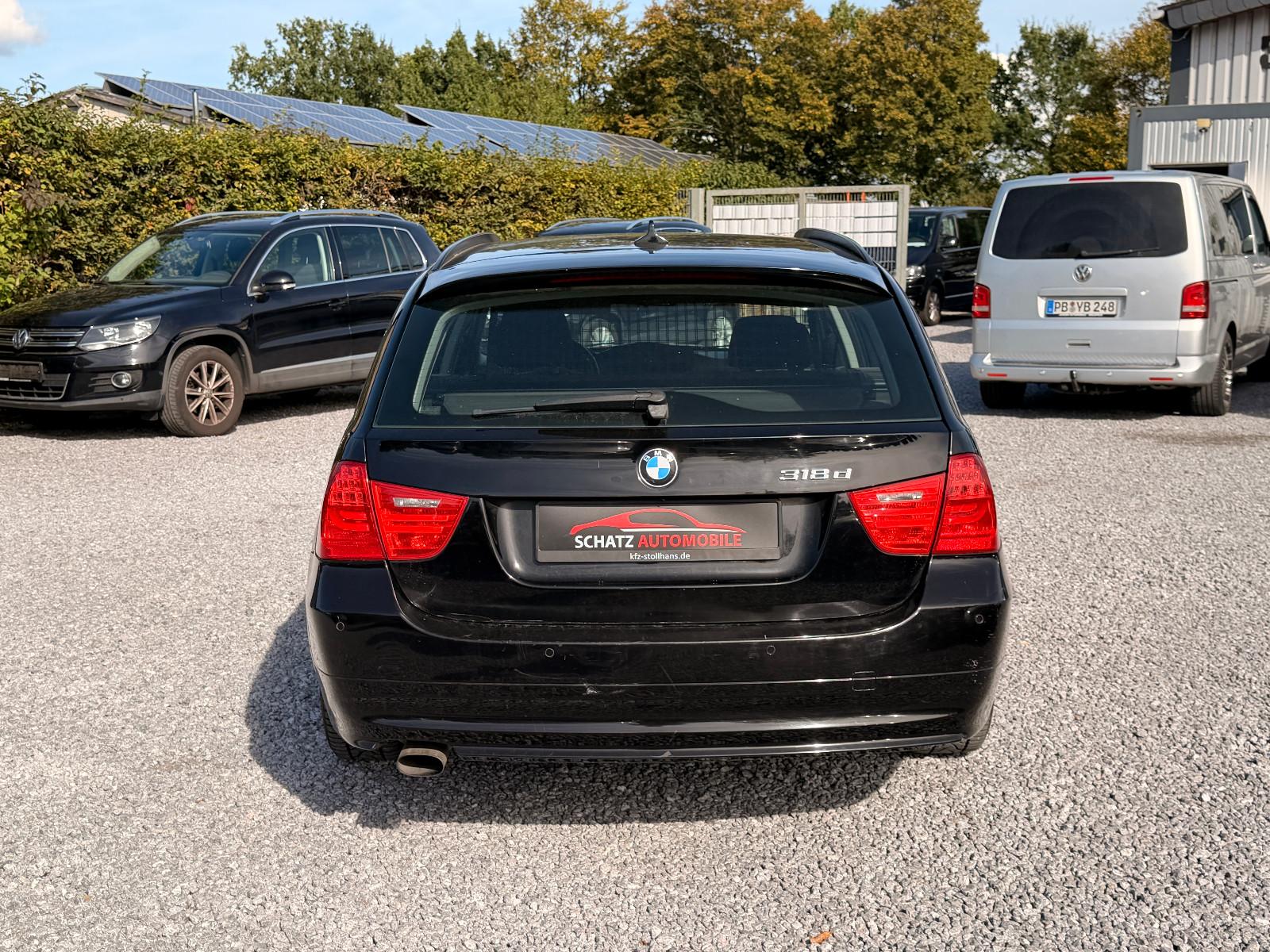 BMW 318 2011 — photo 6
