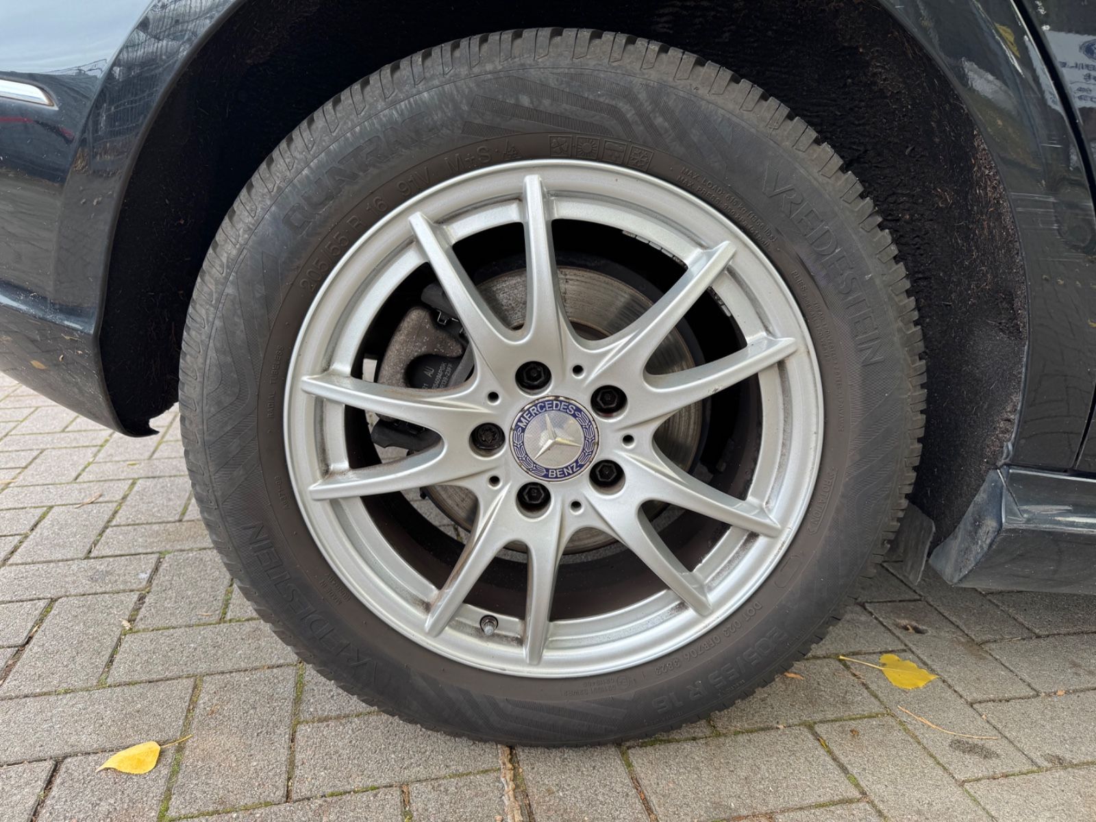 Fahrzeugabbildung Mercedes-Benz B 180 NAVI*BI-XENON*BLUETOOTH*PDC*SHZ