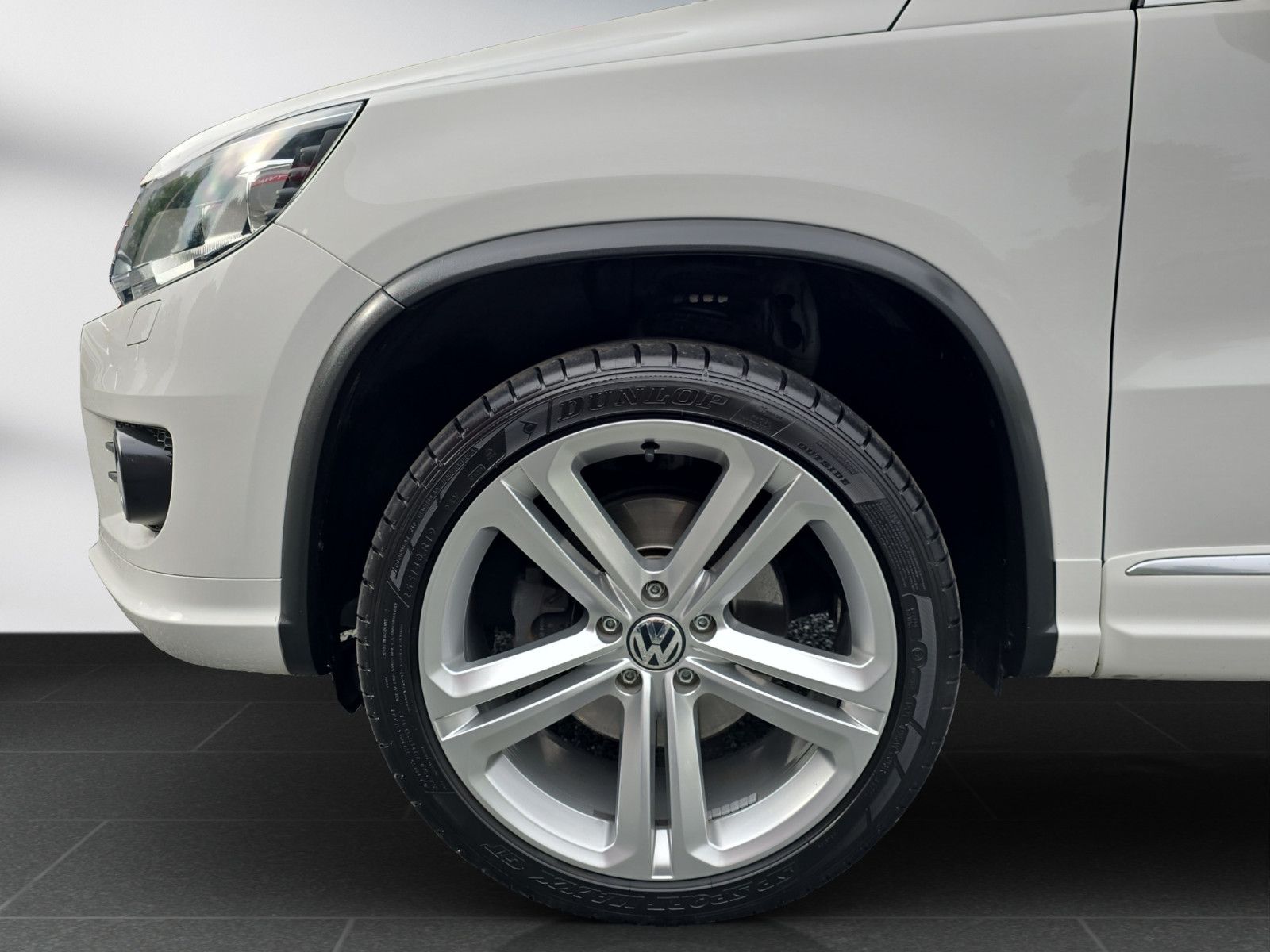 Fahrzeugabbildung Volkswagen Tiguan R-Line+KAMERA+NAVI+TÜV+INSPEKTION NEU ''