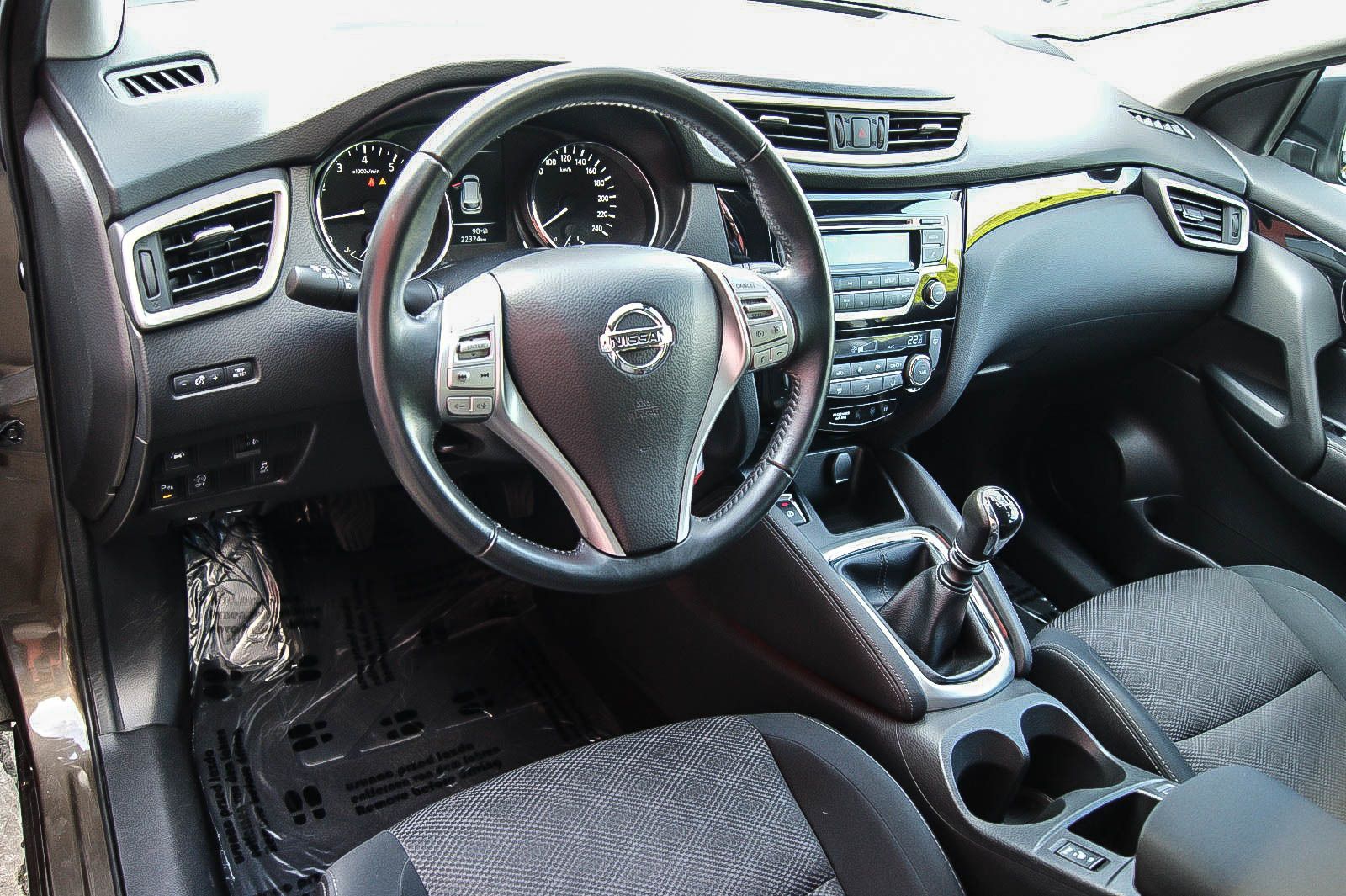 Fahrzeugabbildung Nissan Qashqai 1.2 Acenta 4x2 1 HAND AHK SIZHG 22.324KM