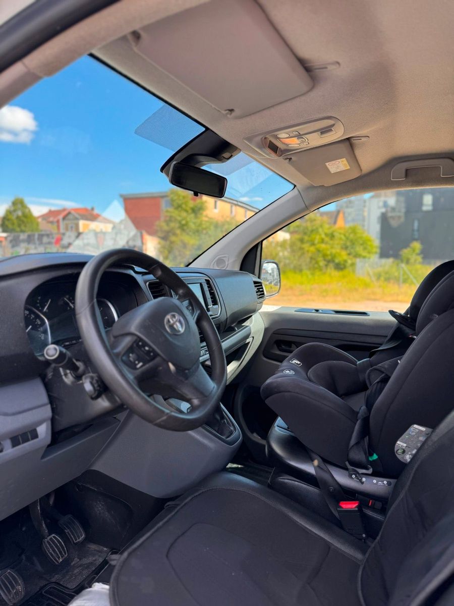 TOYOTA Verso