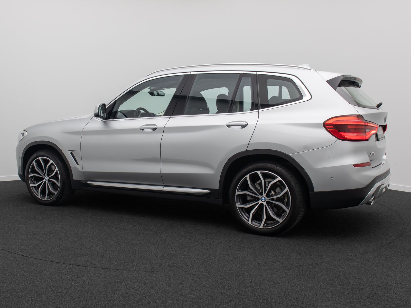 Fahrzeugabbildung BMW X3 xD20d  xLine Kamera DAB CockPit+AHK Sport 20"