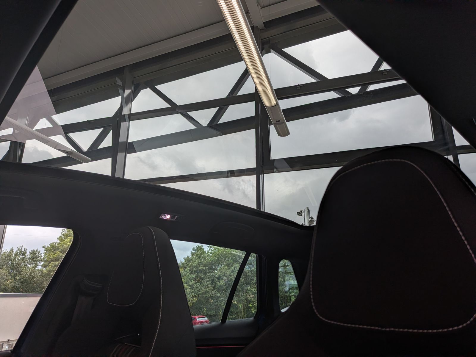 Fahrzeugabbildung SKODA Kamiq 1.5 TSI DSG Monte Carlo Pano Matrix 5J.GAR