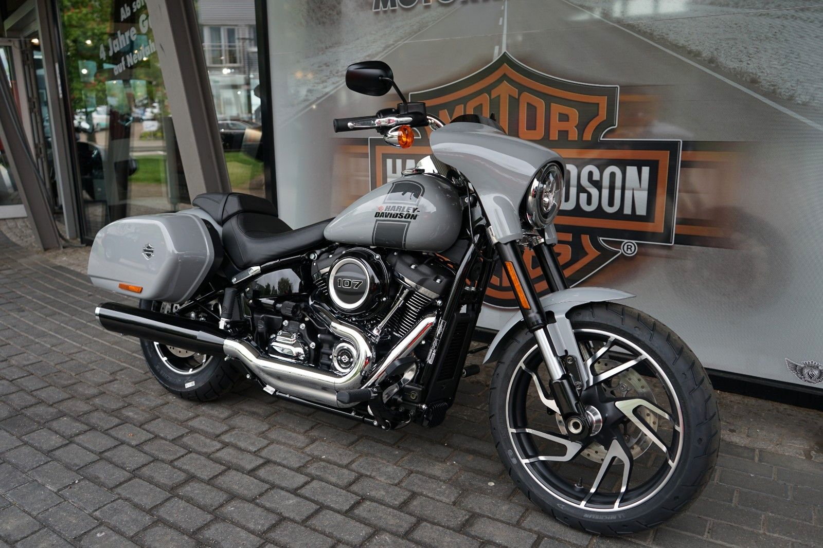 Fahrzeugabbildung Harley-Davidson Softail Sport Glide 107 Sofort Verfügbar 2024