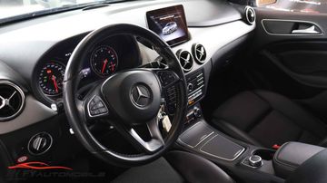 Mercedes B 220 - 11