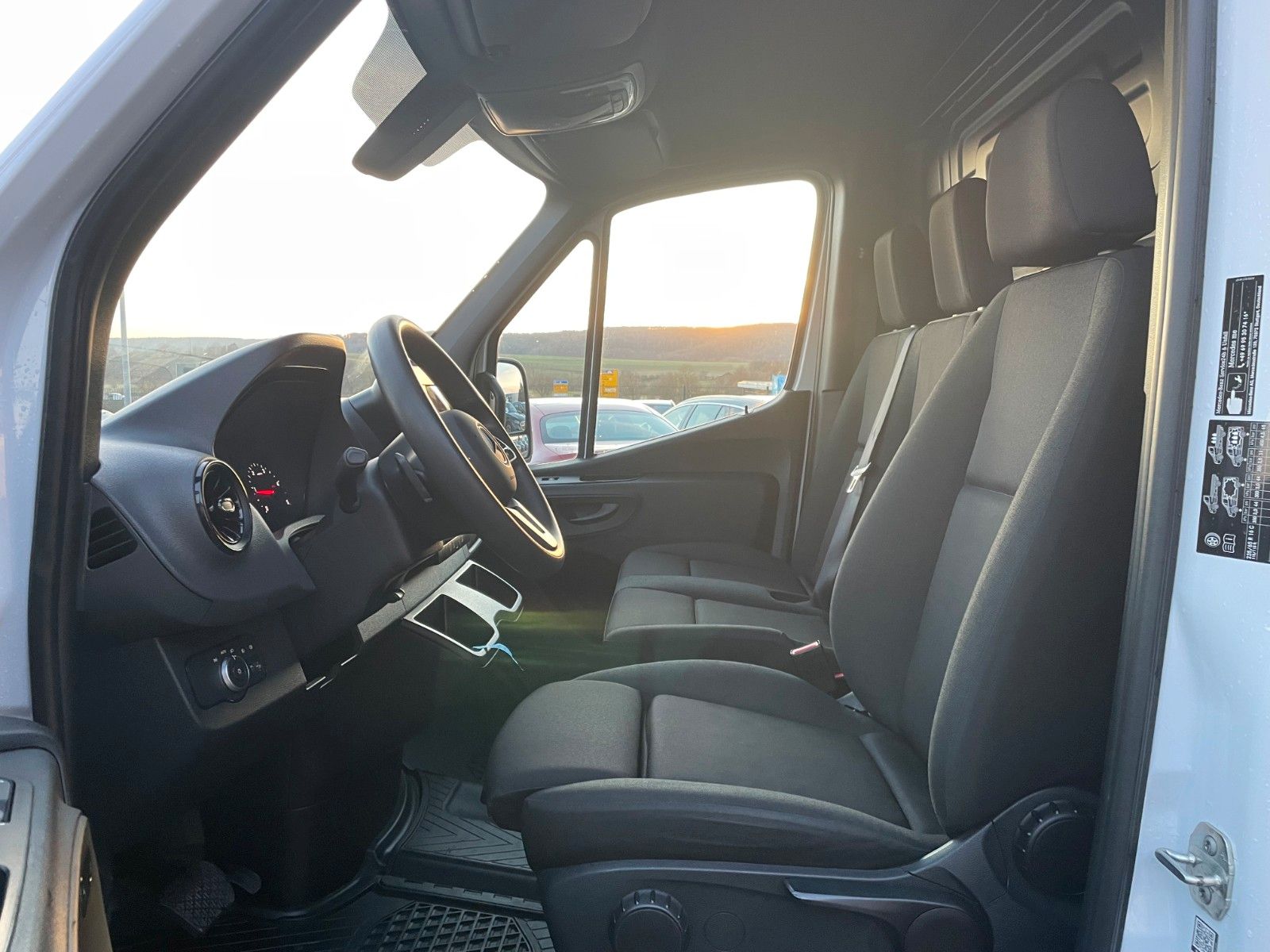 Fahrzeugabbildung Mercedes-Benz Sprinter 317 CDI 3665 9G Klima 360 MBUX