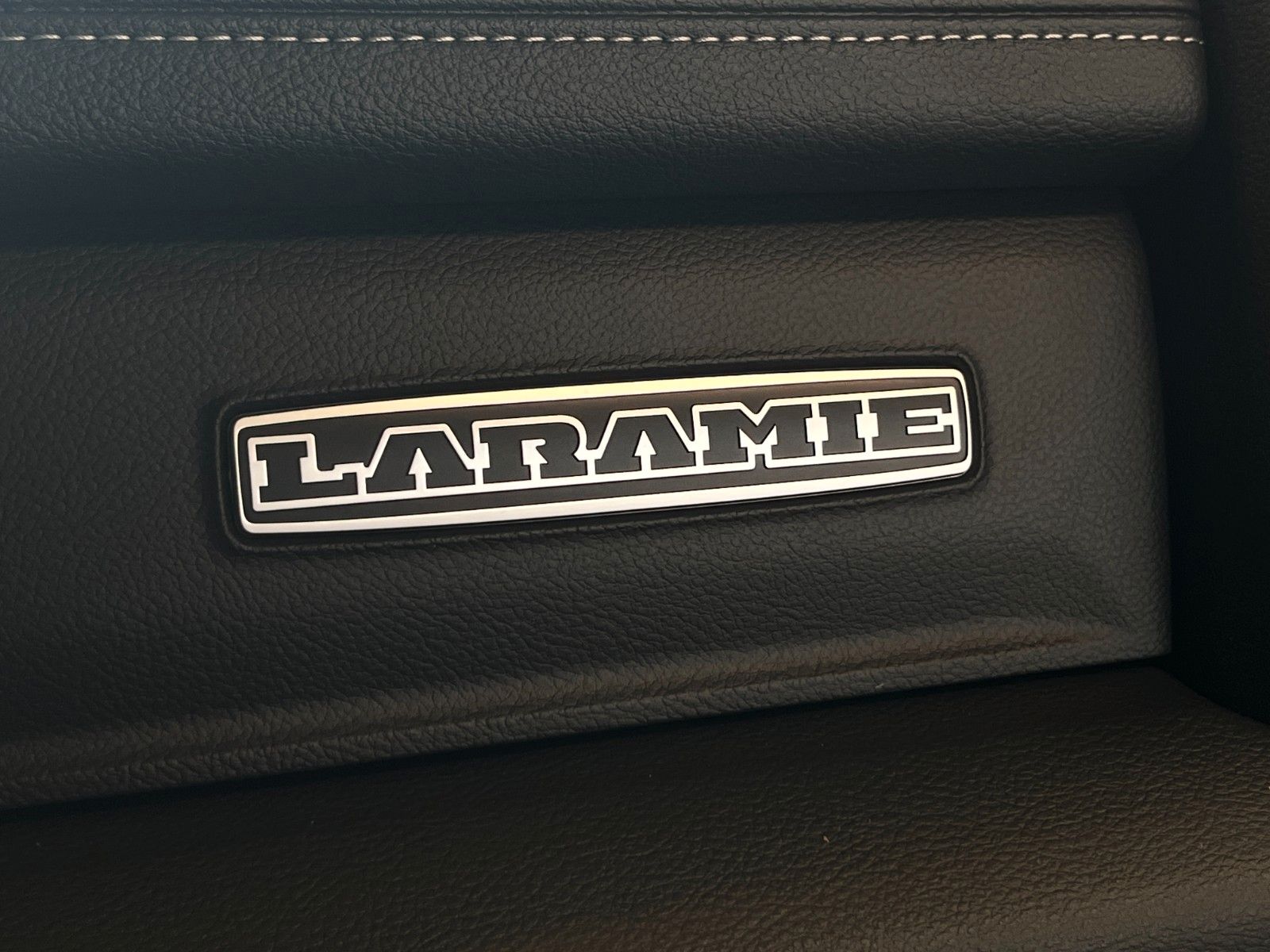 Fahrzeugabbildung Dodge RAM 1500 Laramie Night  Navi*AHK*LPG*Pano