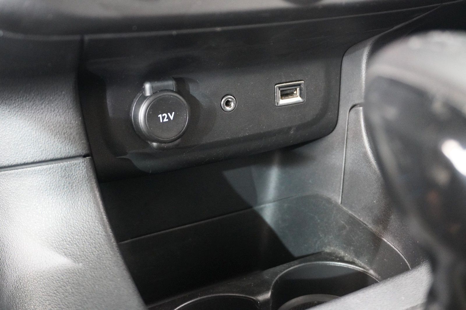Fahrzeugabbildung Citroën C3 LIM. 1.2 LIVE KLIMA/TEMP./NEBEL/SPORT/USB