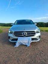 Mercedes-Benz B 220 4MATIC DCT - - silberne Mercedes-Benz B 220