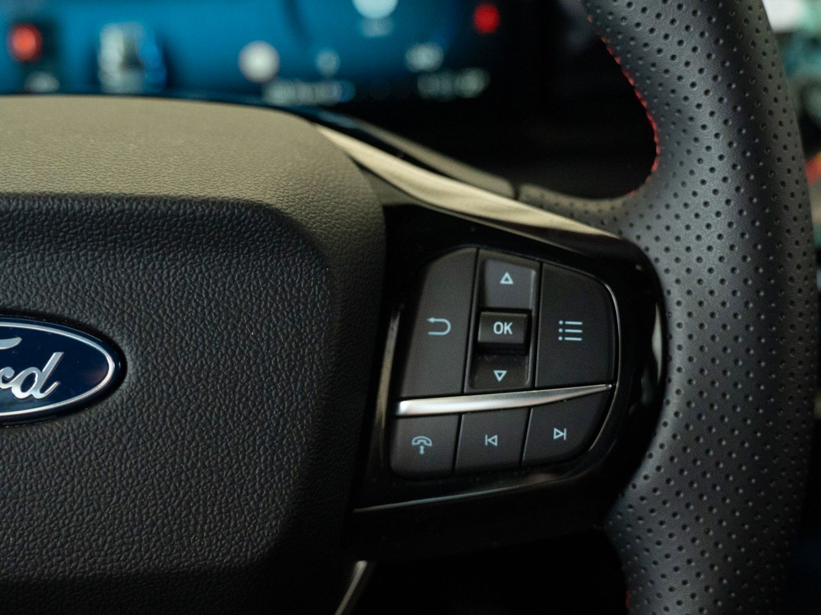 Fahrzeugabbildung Ford Puma ST-Line PANO/SITZHEIZUNG/NAVI/LED