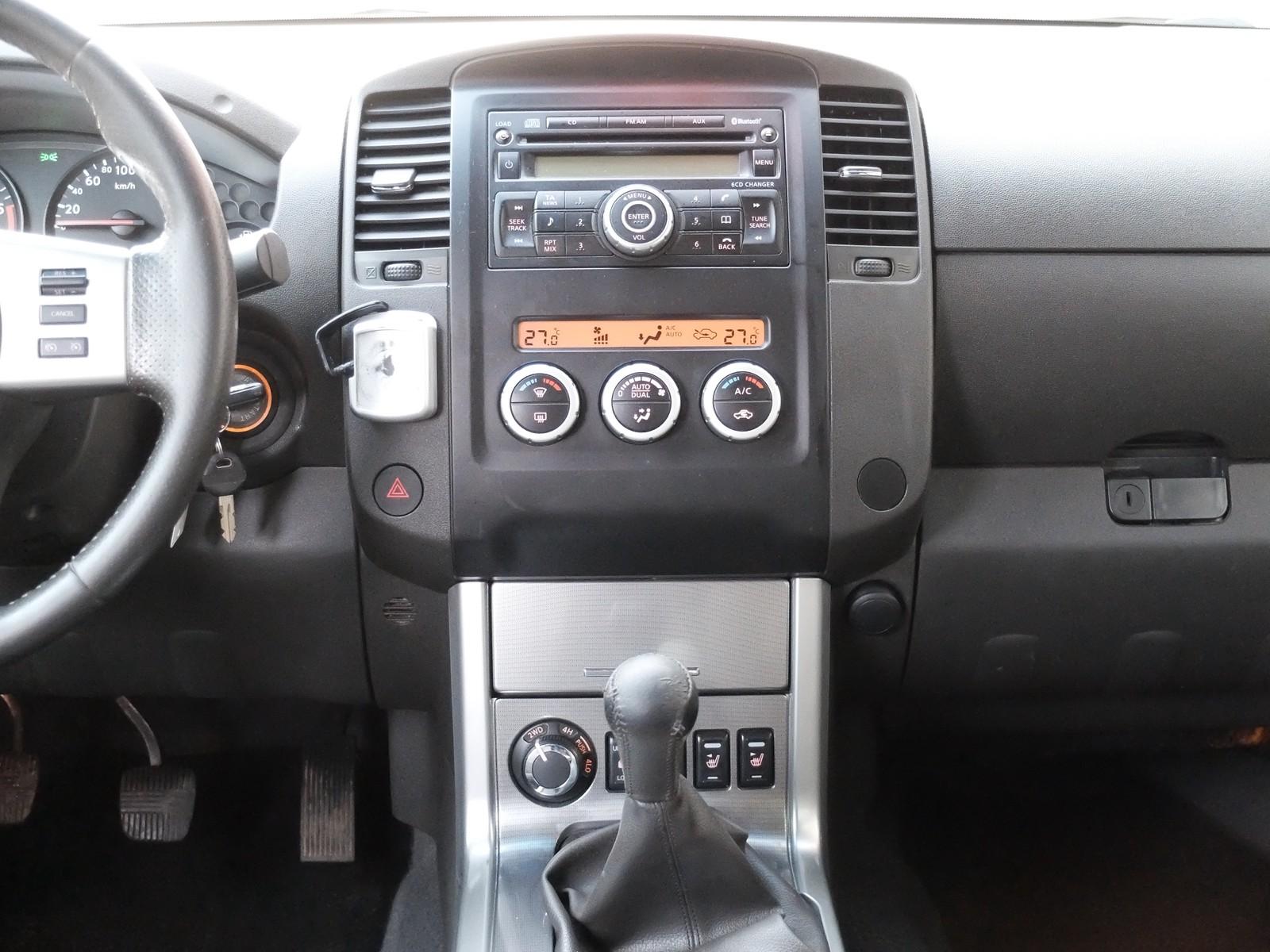 Nissan Navara Double Cab LE 2.5 dCi 190 ch BVM 4x4 / 1ère main / Blocage différentiel / Sièges chauffants / Attelage