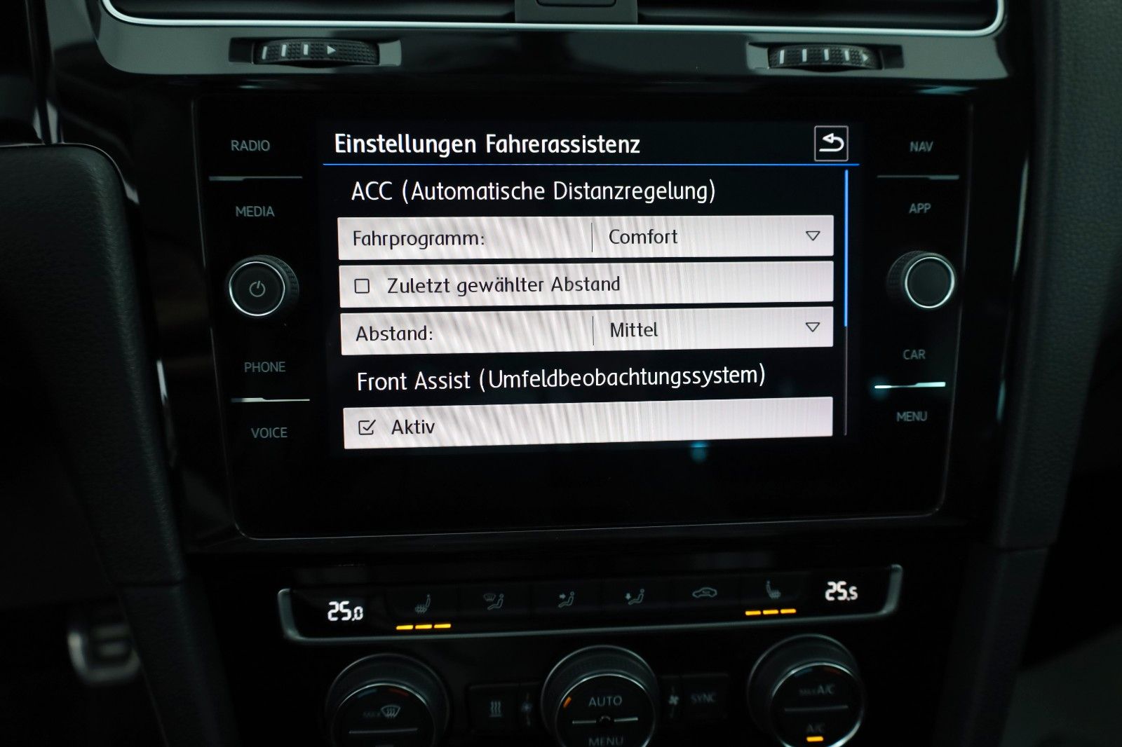 Fahrzeugabbildung Volkswagen Golf VII Lim. Join Navi,SH,ACC,PDC,Allwetter
