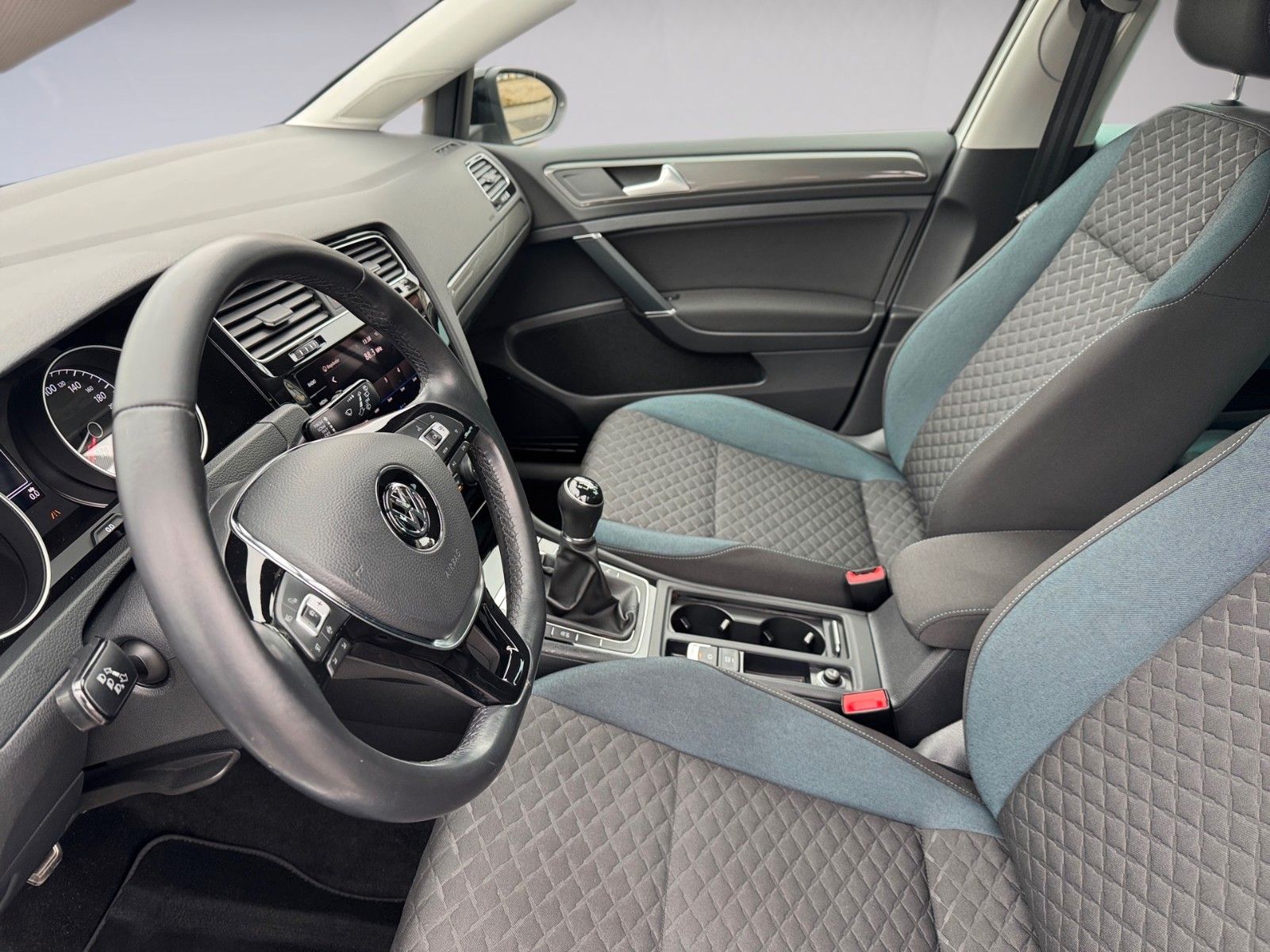 Fahrzeugabbildung Volkswagen Golf VII Lim. IQ.DRIVE