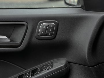 Ford Kuga 2.5 Plug-In Hybrid Vignale Stauassistent