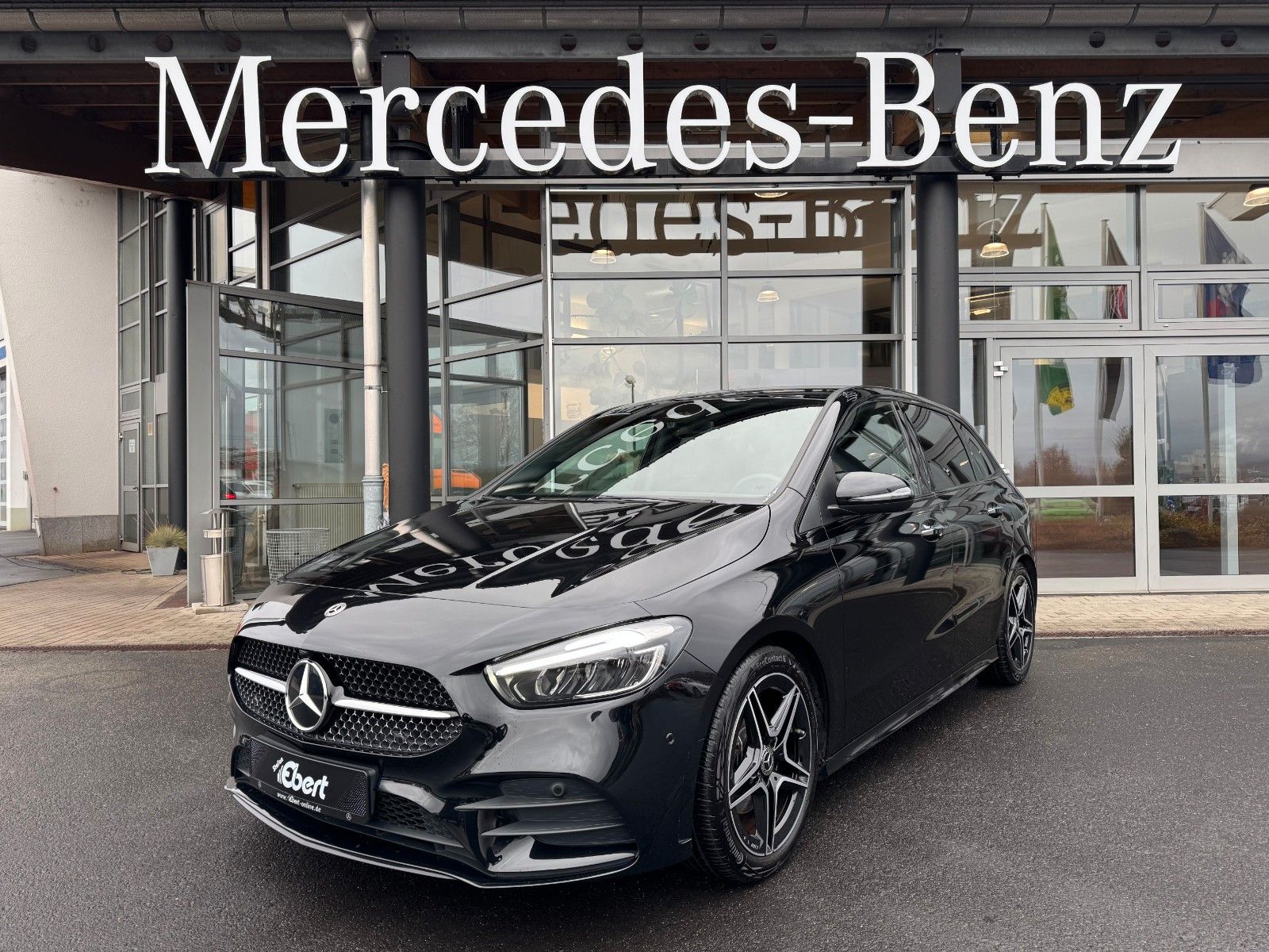 Fahrzeugabbildung Mercedes-Benz B 200 AMG+AHK+Ambiente+RFK+MBUX+Night
