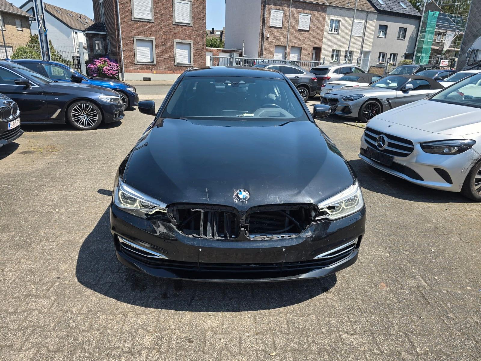 BMW 530 e Limousine, Luxury Line, Head-Up Display
