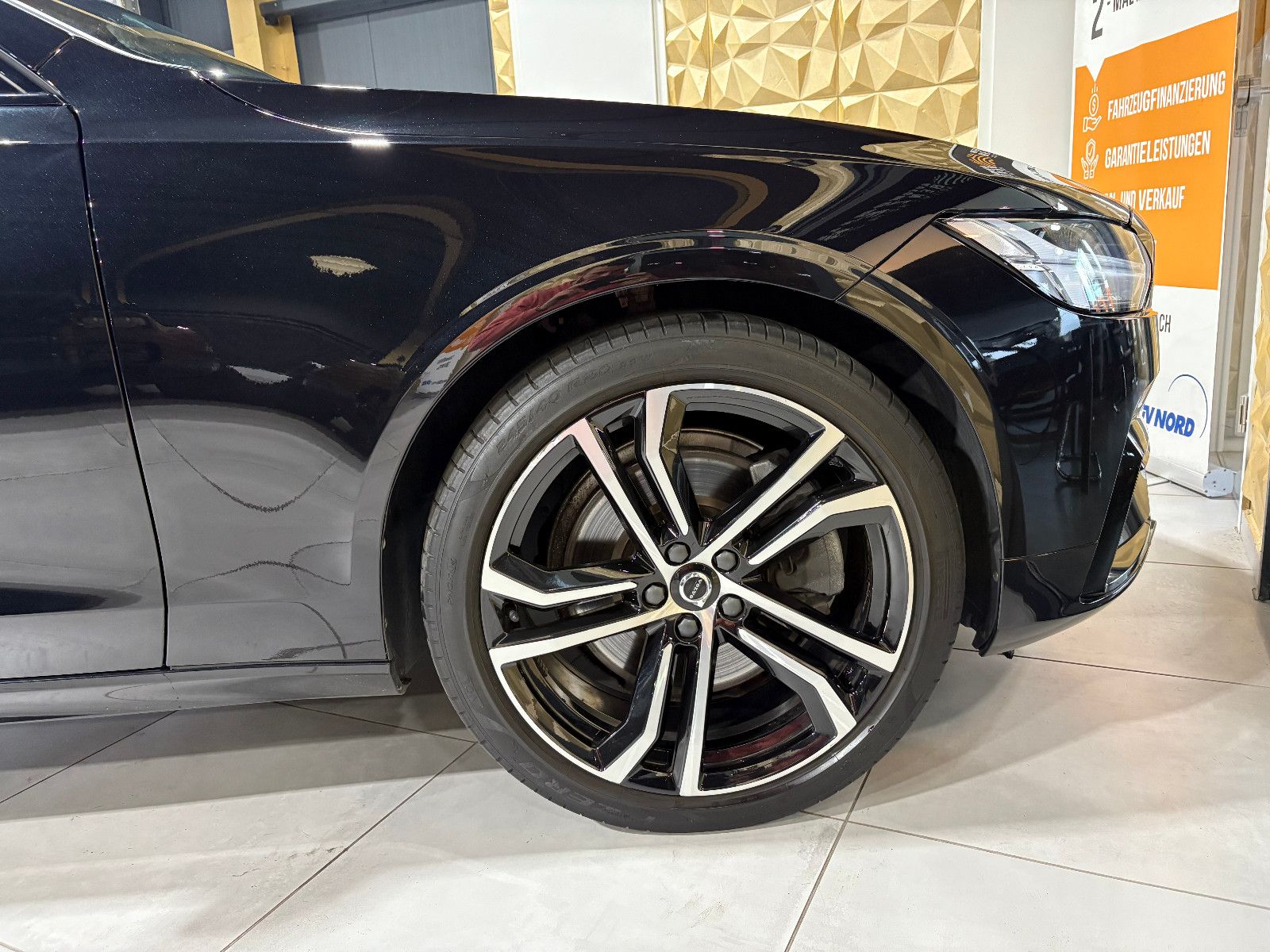 Fahrzeugabbildung Volvo V90 Kombi R Design Recharge Plug-In Hybrid AWD/