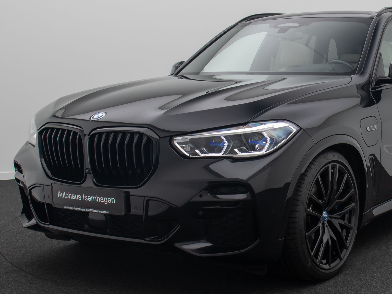 Fahrzeugabbildung BMW X5 xD45e M Sport Panorama DAB DispKey 360°22Zoll