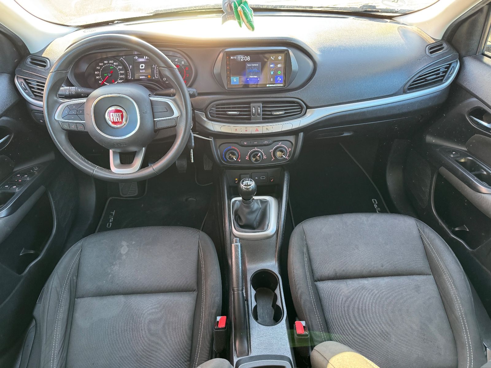 Fahrzeugabbildung Fiat Tipo 1.4 Easy*TEMPO*LED*KLIMA*SHZ*PDC*BT*DAB