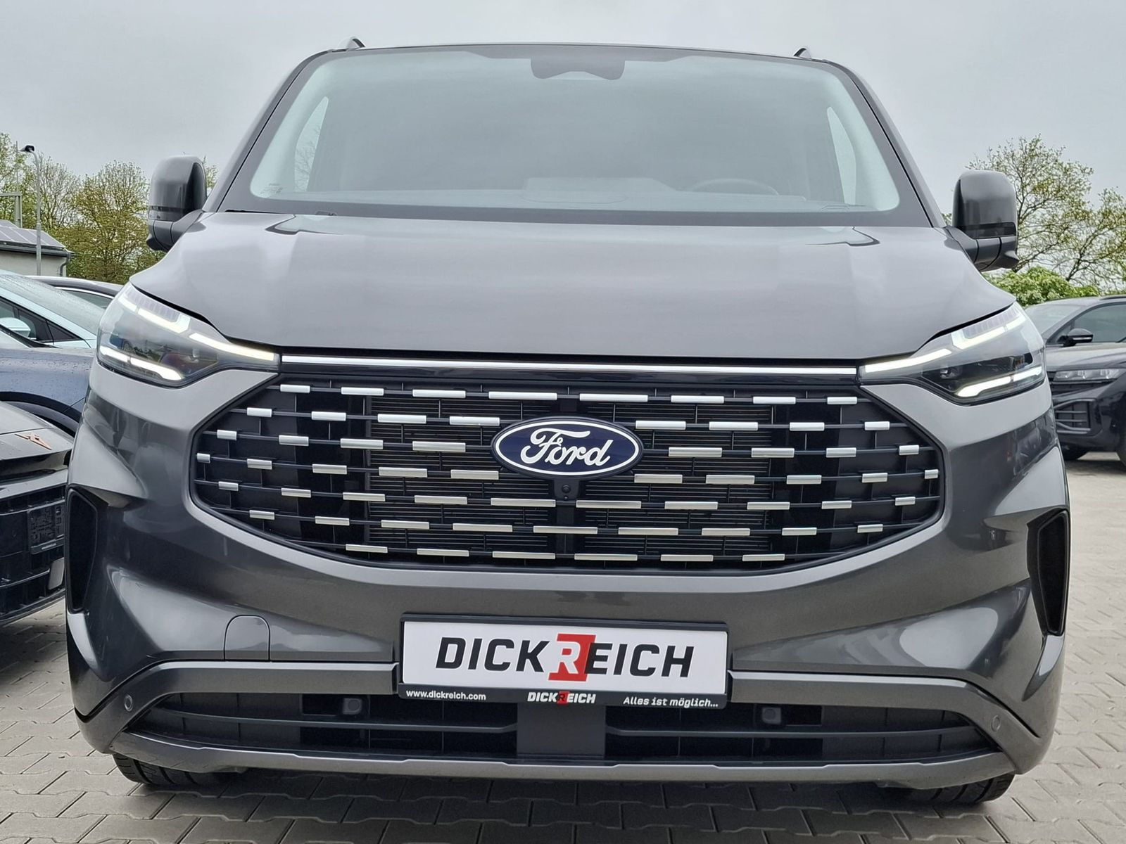 Fahrzeugabbildung Ford Tourneo Custom L1 Titanium X MATRIX*STANDH.*AHK