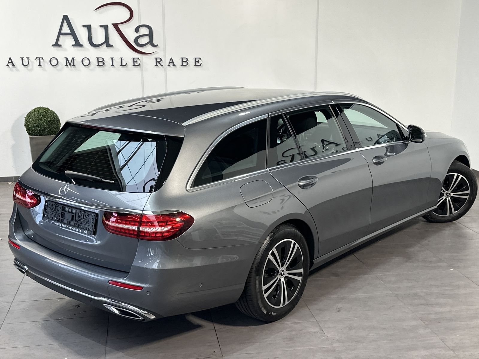 Fahrzeugabbildung Mercedes-Benz E 200d T Avantgarde NAV+LED+AHK+KAM+WIDE+CARPLAY