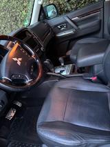 Mitsubishi Pajero 3,2 DI-D 4WD Diamant Edition Automati... - gebrauchte Mitsubishi Pajero aus dem Jahr 2015