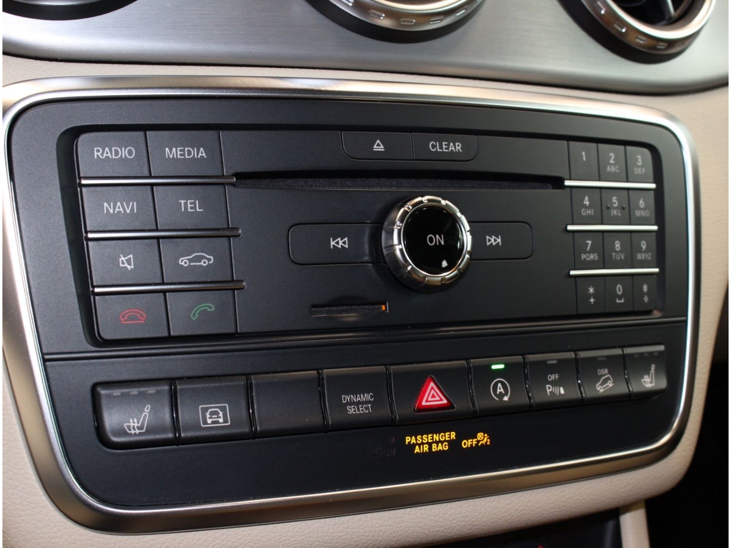 Fahrzeugabbildung Mercedes-Benz GLA 250 - 4Matic*Score*Navi*Pano*Kamera*