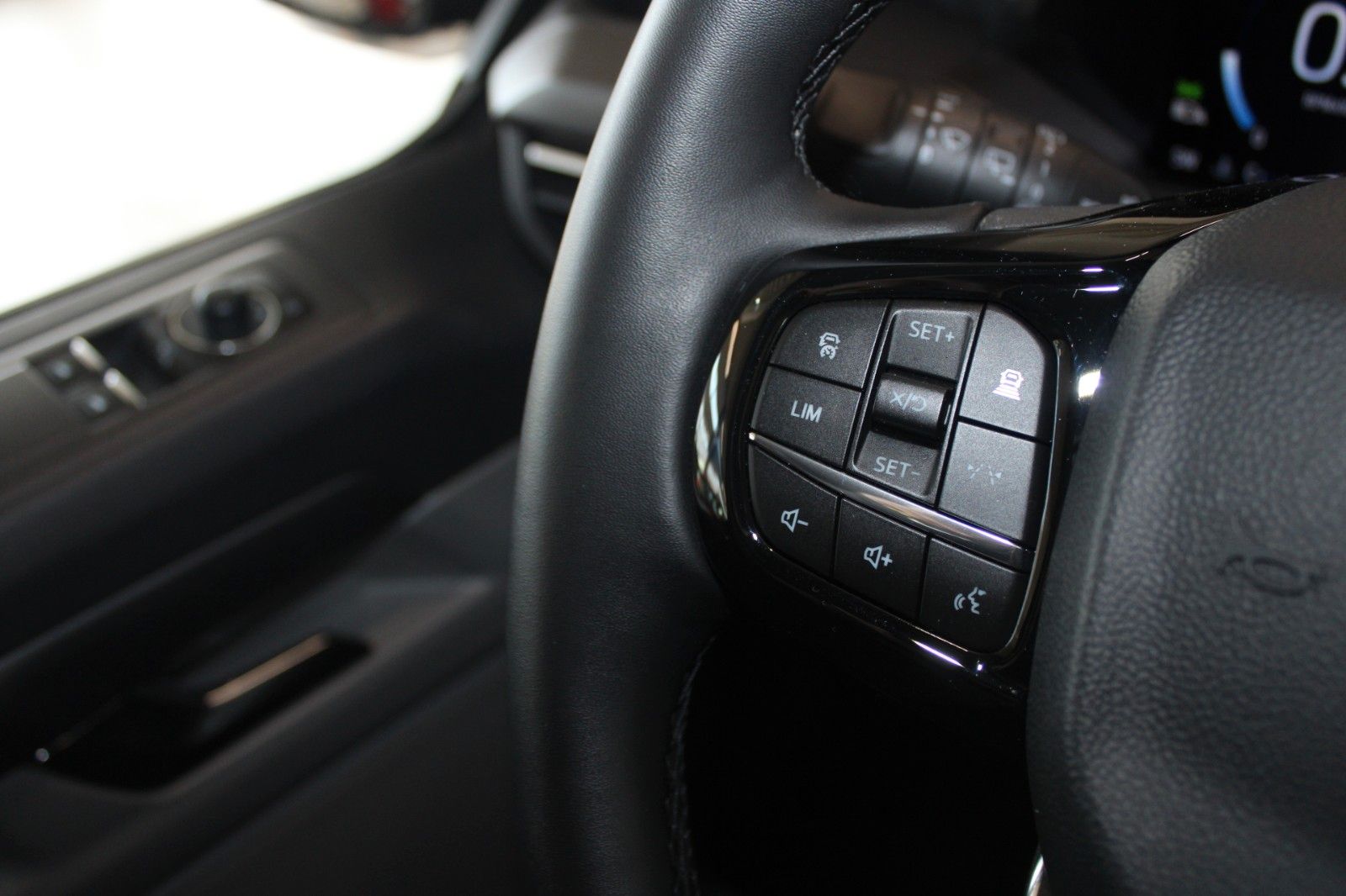 Fahrzeugabbildung Ford Tourneo Custom L2 Titanium LED AHK ACC WinterPak