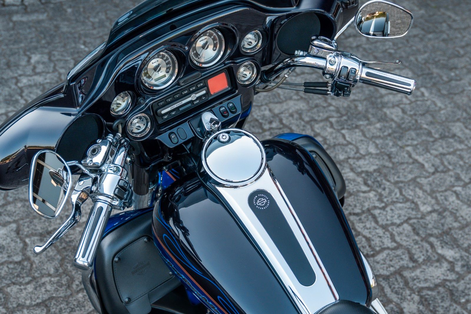 Fahrzeugabbildung Harley-Davidson FLHTCSE CVO Screamin Eagle E-Glide - Twin Cam